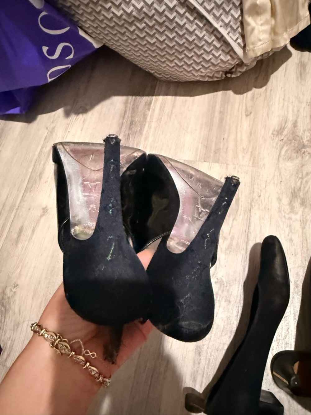 Louis Vuitton Black Patent Leather Open-Toe Mules with Logo Plaque - Picture 3 of 4